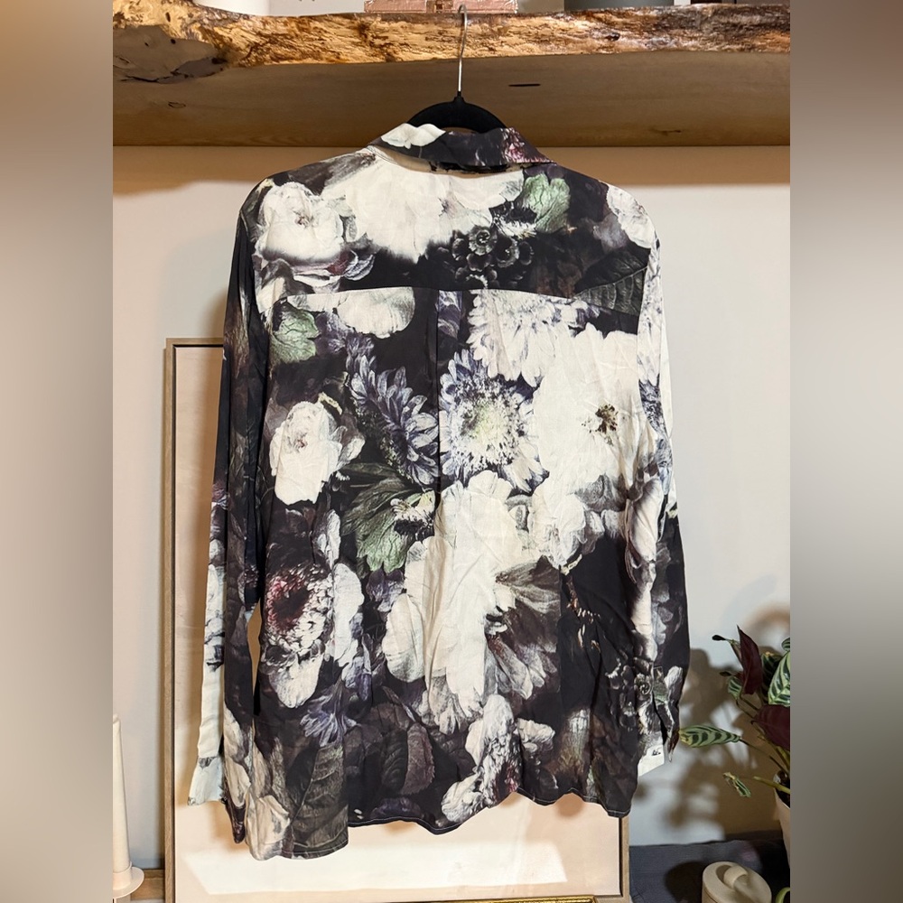 NWOT Soft Surroundings Black and Gray Floral Blouse - Picture 2 of 4
